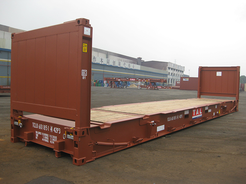 Container with flat bottom for heavy machinery 